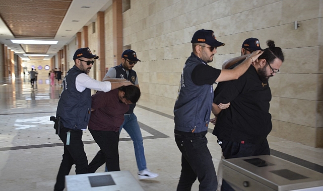 İki sosyal medya ünlüsüne 'müstehcenlik' tutuklaması