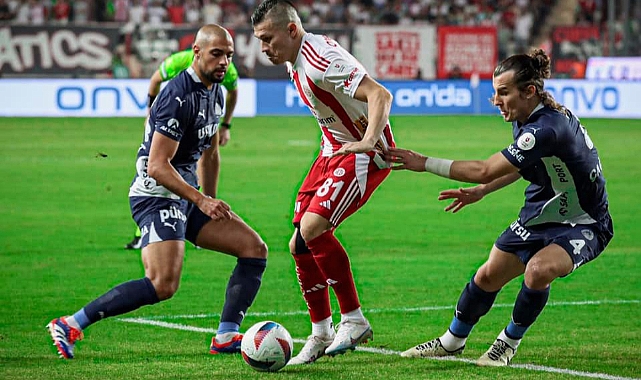 İlk yarı Antalya’da Gol sesi çıkmadı! Antalyaspor: 0 Fenerbahçe:0 (İlk Yarı)