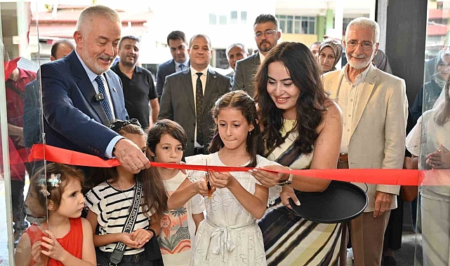 Isparta'da 9,5 yaşındaki Nurgül'ün çizdiği resimler görenleri hayran bırakıyor