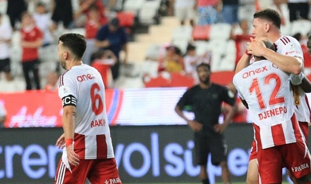 İstanbul'da Başakşehir - Antalyaspor 11’leri belli oldu
