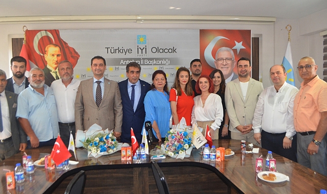 İYİ Parti'de Karacan görevi Kaya’ya devretti