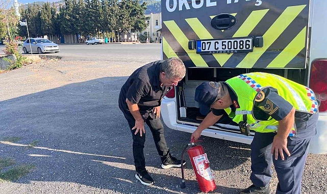 Jandarma Gazipaşa'da okul servislerini denetledi