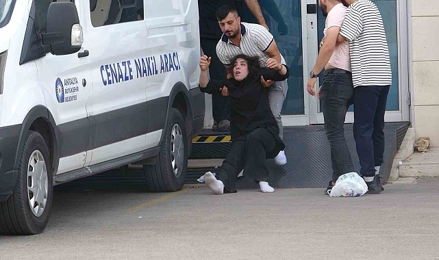 Kazada hayatını kaybeden 22 yaşındaki gencin cenazesi alınırken ailesi sinir krizi geçirdi