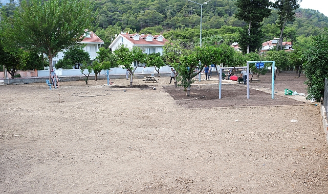 Kemer’de parklarda yenileme çalışmaları