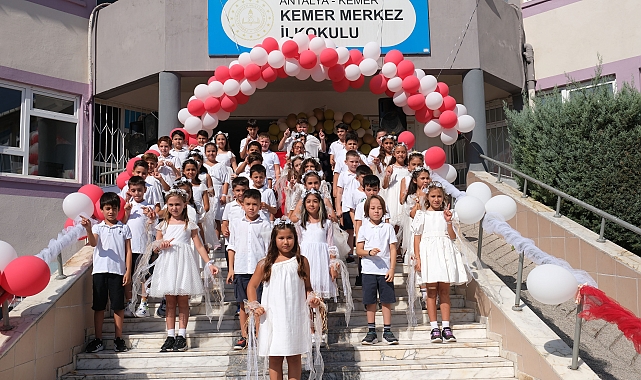 Kemer'de İlköğretim Haftası kutlandı