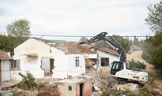 Kepez Belediyesi sel baskınını önlemek amacıyla çalışmalar gerçekleştirdi
