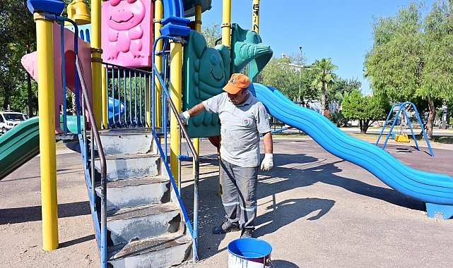 Kepez'de parklar yenileniyor