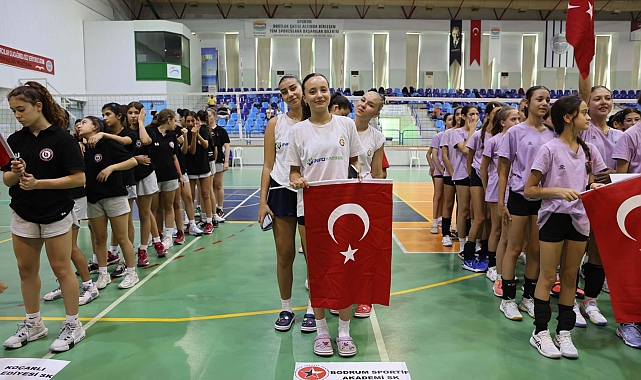 Marmaris'te voleybol şenliği