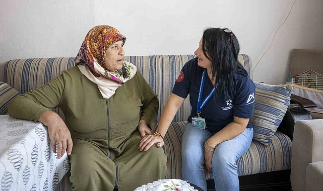 Mersin Büyükşehir Belediyesinin yaşlılara desteği sürüyor