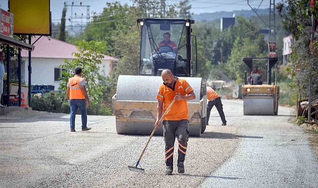 Mersin'de kısal bölgelerde yol yapım çalışmaları sürüyor