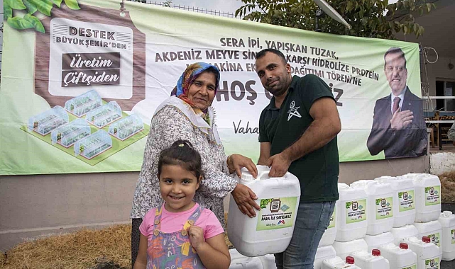 Mersin'de üreticilere 'Akdeniz meyve sineği' ile mücadele desteği