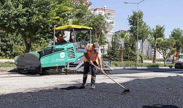 Mersin'de yol yenileme çalışmaları sürüyor