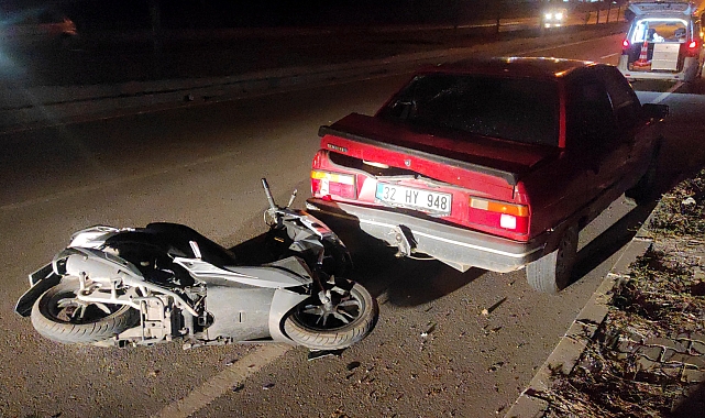 Motosiklet otomobille çarpıştı: 2 yaralı