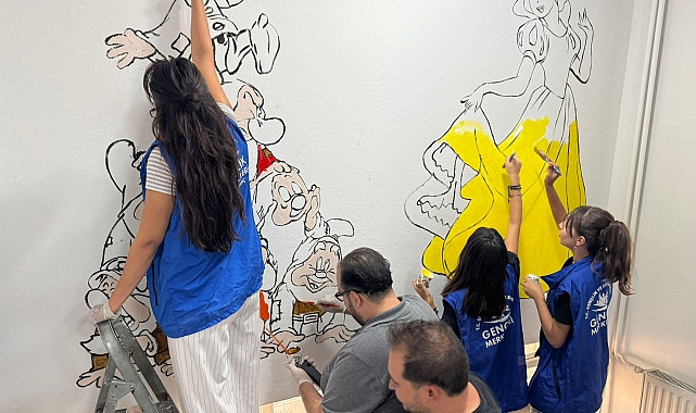 Muğla'da gönüllü gençler okullara masal kahramanları çizdi