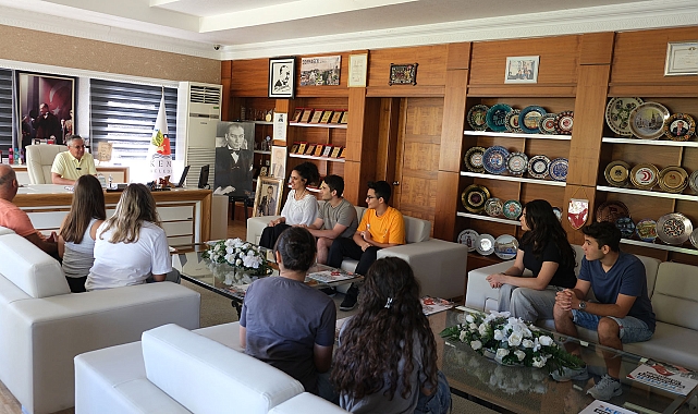 Öğrencilerden Başkan Topaloğlu'na teşekkür ziyareti