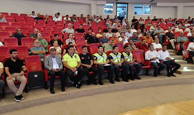 Okul servis şoförlerine trafik güvenliği eğitimi verildi
