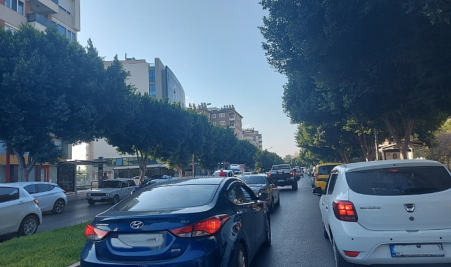 Okullar Açıldı, Trafik Patladı: Termessos Bulvarı'nda Vatandaşlar İsyanda