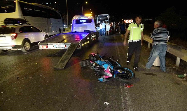 Önlem almadan duran tur minibüsü trafik kazasına neden oldu: 2 yaralı