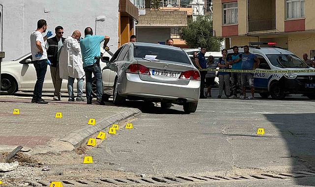 Otomobile silahlı saldırı: Ağabey öldü, kardeşi ağır yaralı