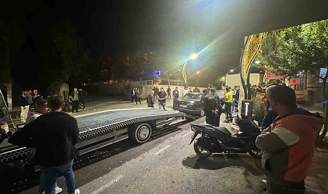 Park halindeki kamyonete çarpıp yaralandı