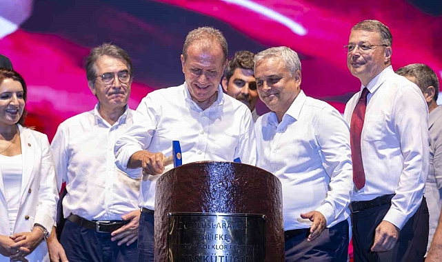 Seçer, '51. Uluslararası Silifke Müzik ve Folklor Festivali'ne katıldı