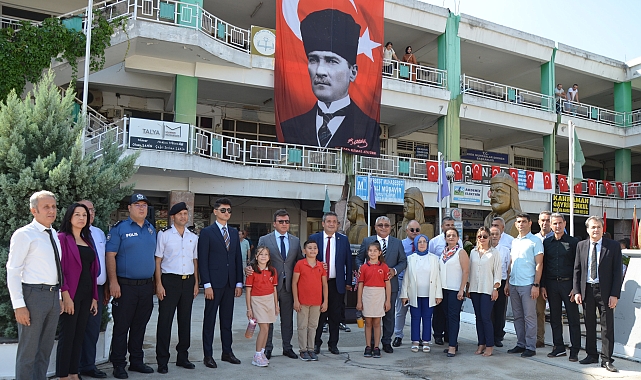 Serik&#039;te İlköğretim Haftası çelenk töreni yapıldı