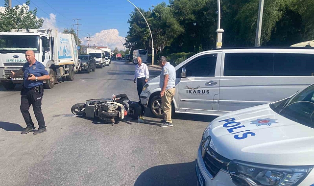 Serik'te VİP araçla motosiklet çarpıştı, 1 yaralı