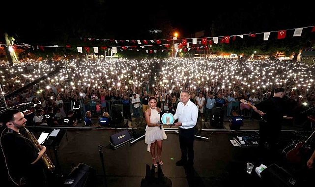 Silifke Festivalinde Melek Mosso rüzgarı esti