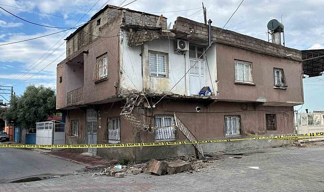"Süper Hücre" evin damını ve balkonunu çökertti