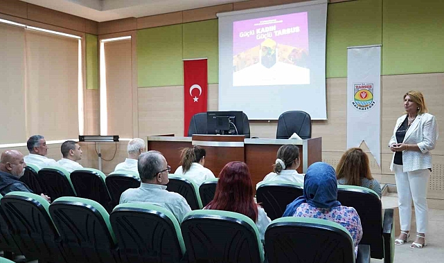 Tarsus'ta belediye meclis üyeleri 'kadına yönelik şiddet' konusunda bilgilendirildi