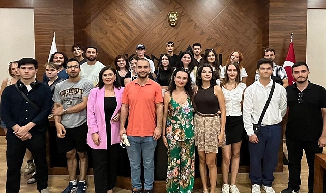 Türk ve Alman gençler siyaseti konuştu
