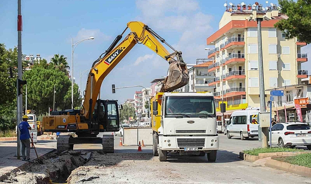 Yeniköy'de eskiyen içme suyu hattı yenileniyor