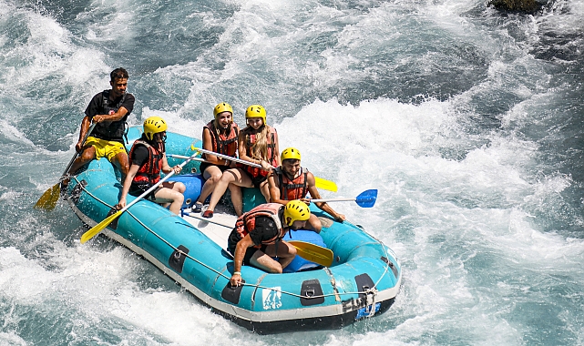 Yılda 1,5 milyon yabancı turistin yaptığı raftinge yerliler ilgisiz