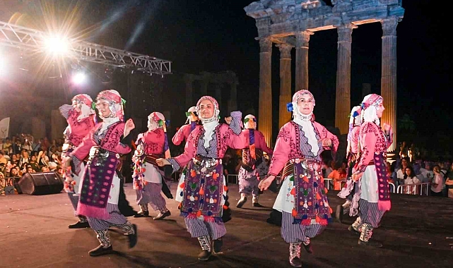 8. Uluslararası Halk Dansları Festivali başladı