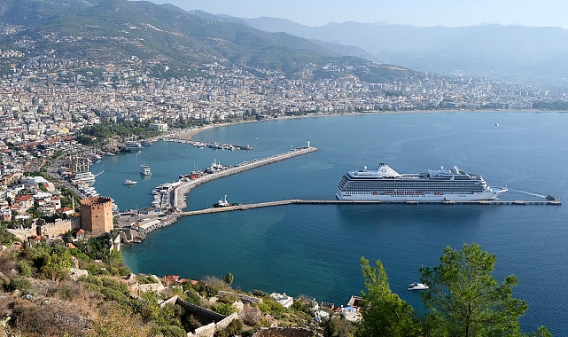 Alanya'ya kruvaziyerle 1209 turist geldi