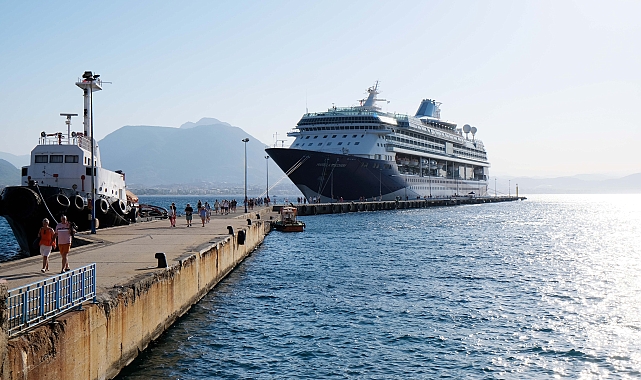 Alanya'ya kruvaziyerle 32 bin turist geldi
