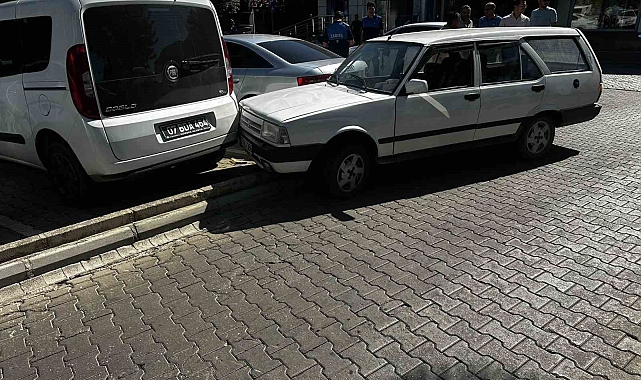 Alkollü sürücü Belediye Başkanı'nın makam aracı ve belediyeye ait hizmet aracına çarptı