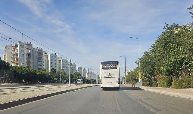 Antalya’da Bozuk Yollar ve Silinmiş Trafik Çizgileri Sürücülere Zor Anlar Yaşatıyor