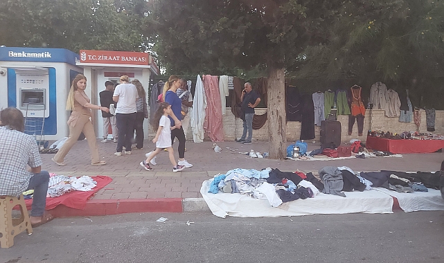 Antalya’da Kaldırım Tezgahları Artıyor: Caddeler Açık Hava Alışveriş Merkezine Dönüşüyor
