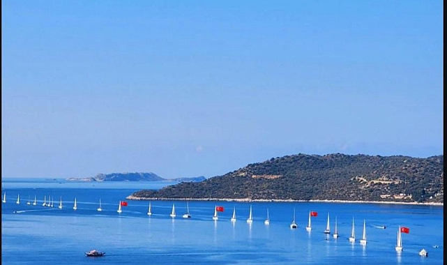 Antalya Kaş’ta Tekneler 29 Ekim Cumhuriyet Bayramında Görsel Şölen Yaşattı