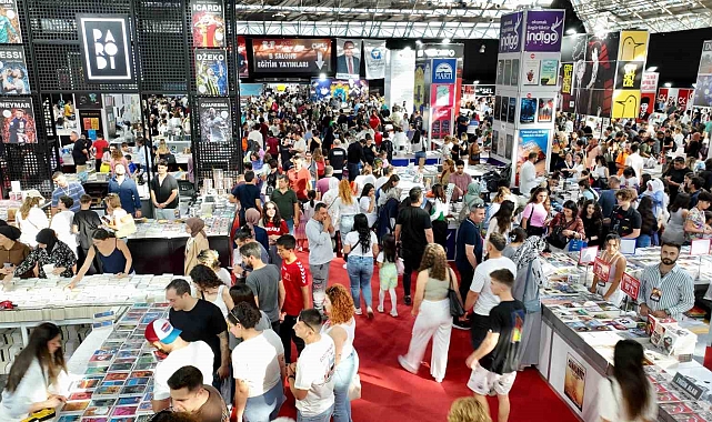 Antalya Kitap Fuarı'nda genç yazarlar okurlarıyla buluştu