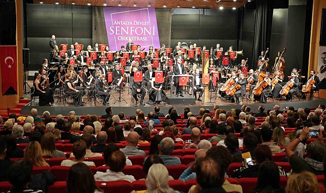Antalya'da "Bir Ulus Uyanıyor" konseri