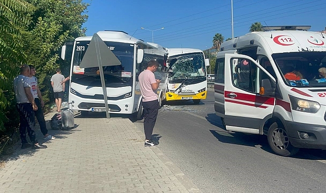 Antalya'da tur midibüsleri çarpıştı: 12 yaralı