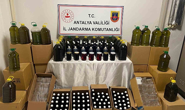 Antalya'da yüzlerce litre sahte zeytinyağı ve nar ekşisi ele geçirildi