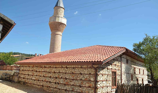 Antalya'daki 600 yıllık Sarıhacılar Camii yıllara meydan okuyor