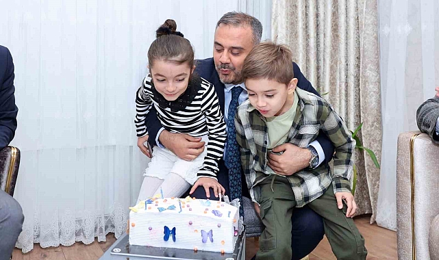 Başkan Toptaş'tan şehit öğretmen kızına doğum günü sürprizi