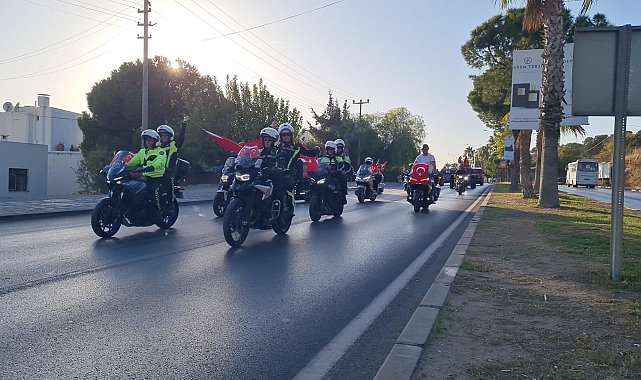 Bodrum'da motorize polislerden 'Cumhuriyet Bayramı' korteji