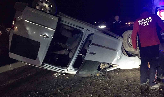 Burdur-Antalya karayolunda hafif ticari araç takla attı: 2 yaralı