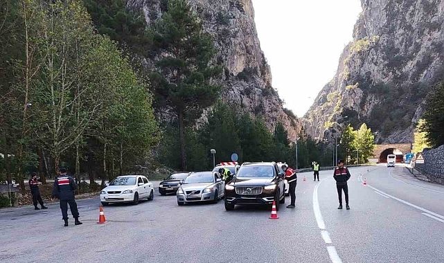 Burdur'da toplam 101 yıl kesinleşmiş hapis cezasıyla aranan 19 şahıs yakalandı