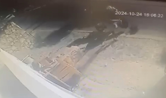 Ceza yazılan motosiklet sürücüsü polis motosikletini devirdi